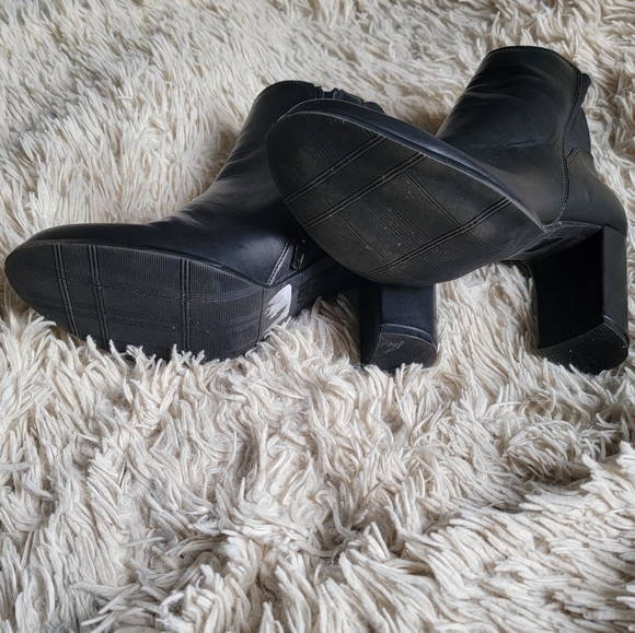 Le Chateau ankle booties - Picture 4 of 8